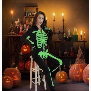 NWT! Hyde & EEK! Boutique Women's Glow-in-the-Dark Skeleton One-Piece pajama Set